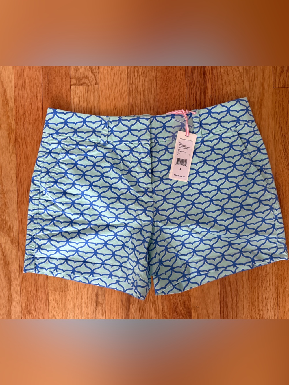 Vineyard Vines Women’s preppy whales tail shorts